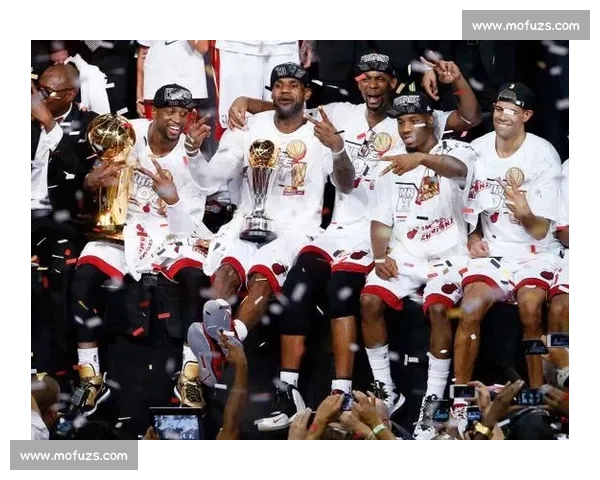 热火与骑士激战正酣 双方核心球员表现出色上演精彩对决 热火与骑士激战正酣 双方核心球员表现出色上演精彩对决